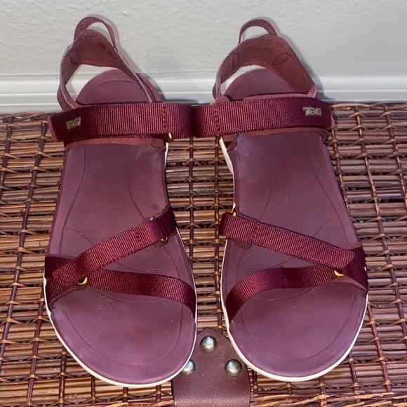 Teva Women's Burgundy Sandals size 7 - Picture 1 of 7